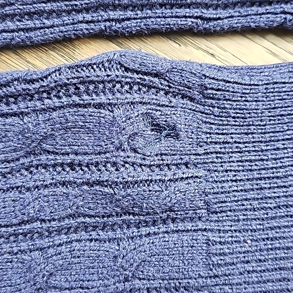 A.E. VNECK SWEATER SIZE SMALL - Picture 3 of 7